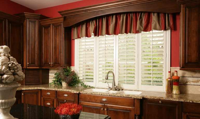 Charlotte kitchen shutter and cornice valance